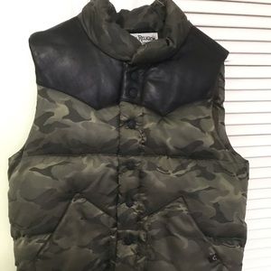 TRUE RELIGION PUFFY QUILTED CAMO & black Vest